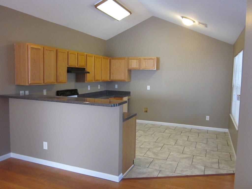 946 Spring Park Road Knoxville, TN 37914 - Photo 4 of 16 4. Kitchen