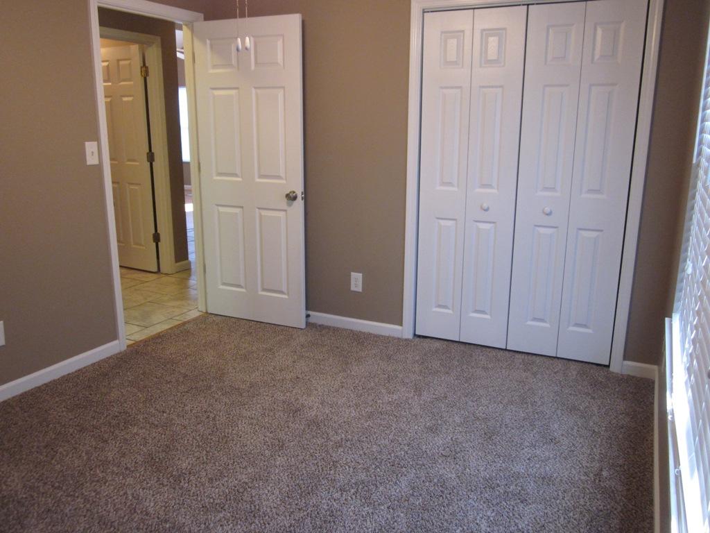 946 Spring Park Road Knoxville, TN 37914 - Photo 9 of 16 9. Guest Bedroom