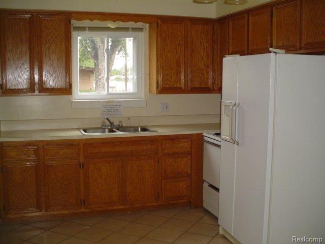 4674 12 Mile Road Warren, MI 48092 - Photo 3 of 13 Kitchen