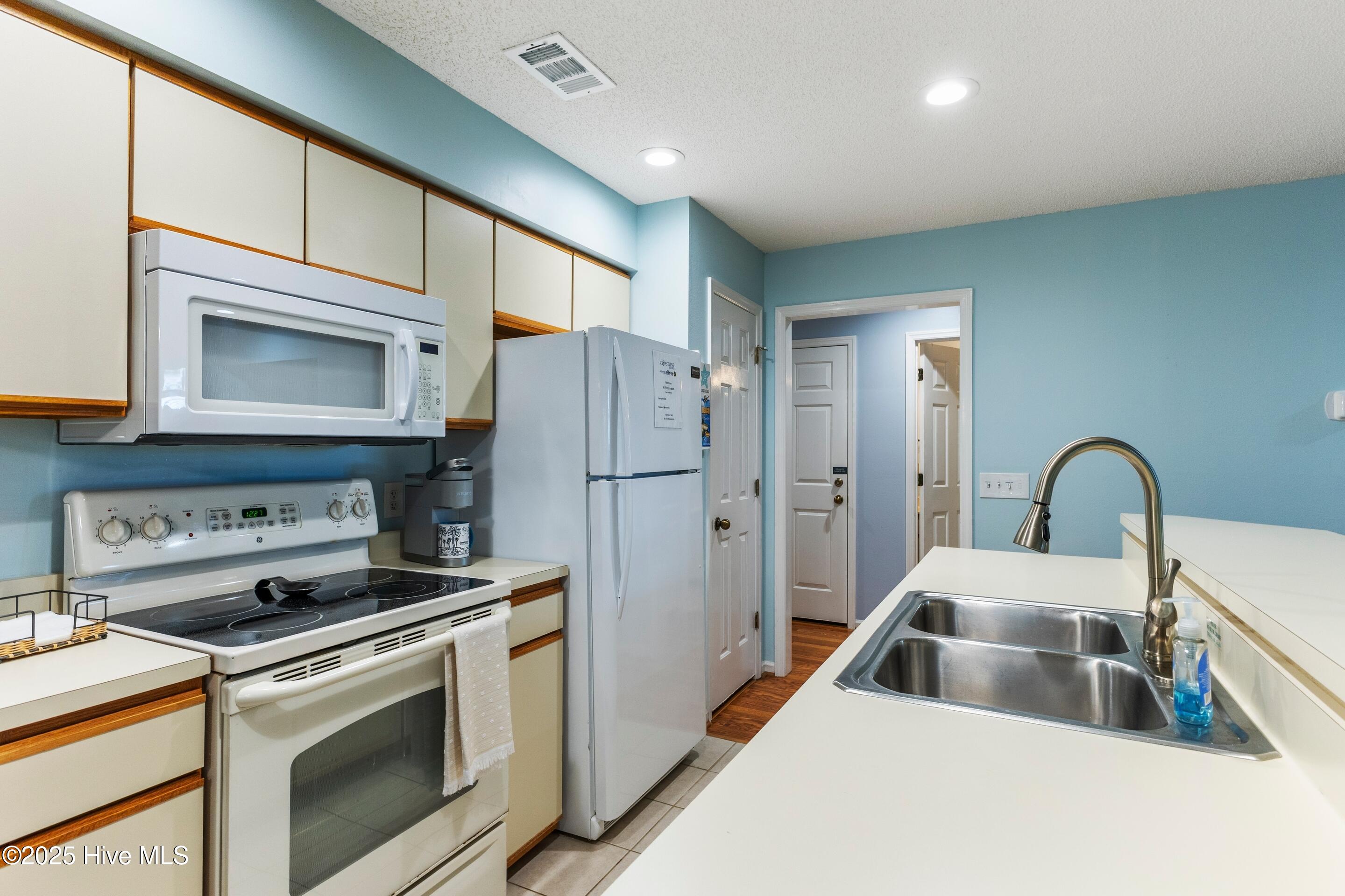 223 Clubhouse Road, Unit 6 Sunset Beach, NC 28468 - Photo 8 of 60 mls-457A0893