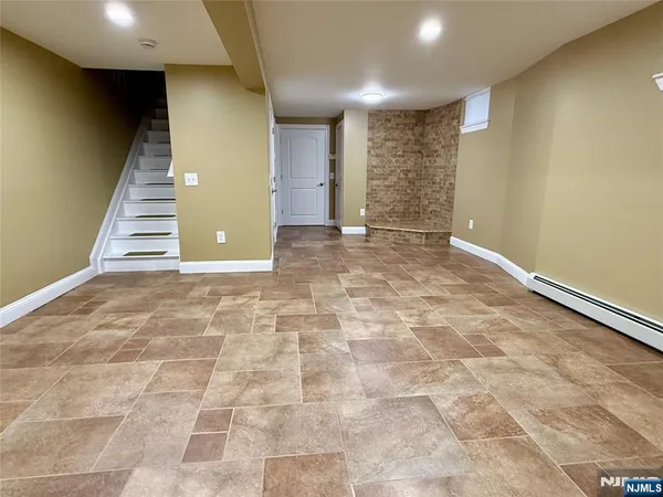 $3,200 | 59 Laurel Avenue, Unit RIGHT SIDE, Kearny, NJ 07032