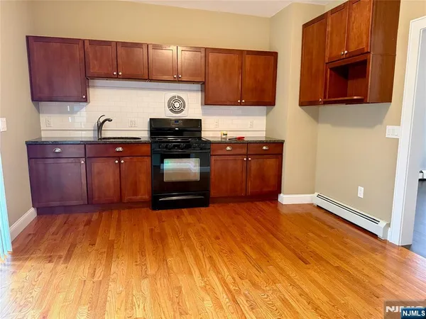 $3,200 | 59 Laurel Avenue, Unit RIGHT SIDE, Kearny, NJ 07032