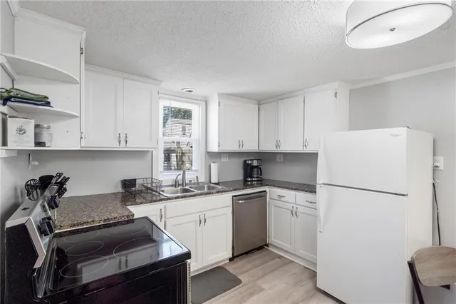 $210,000 | 2922 West 43rd Terrace, Kansas City, KS 66103