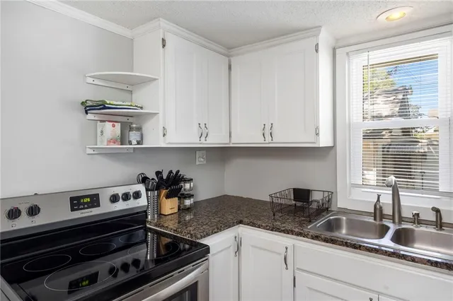 $210,000 | 2922 West 43rd Terrace, Kansas City, KS 66103