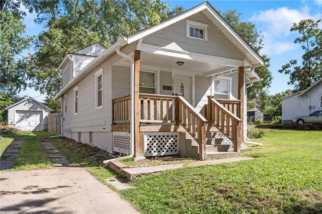 $210,000 | 2922 West 43rd Terrace, Kansas City, KS 66103