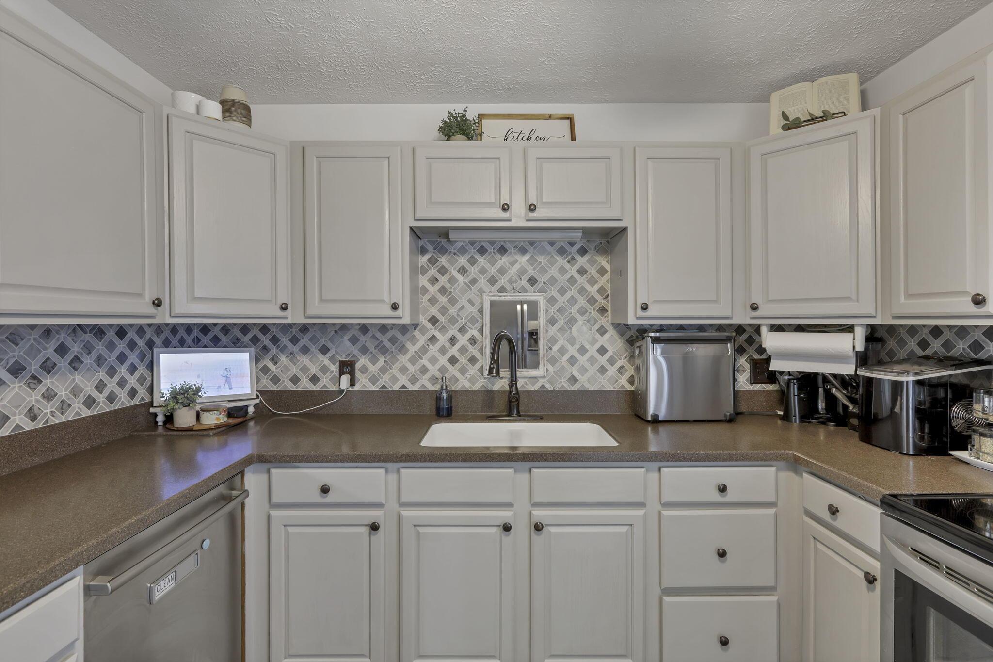 285 Heath Road Heath, OH 43056 - Photo 18 of 69 Kitchen