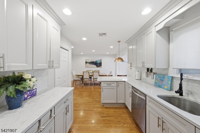 122 Kipling Avenue Springfield, NJ 07081 - Photo 14 of 36