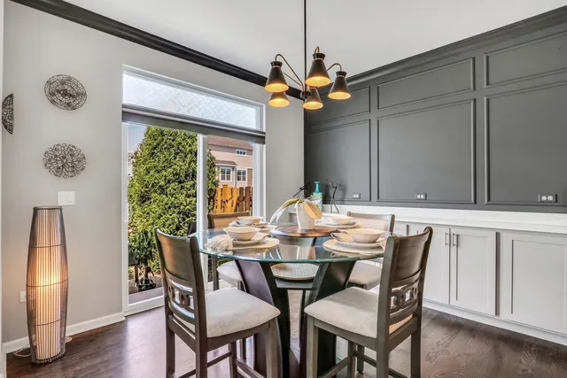 $3,950 | 3227 North Heritage Lane, Arlington Heights, IL 60004