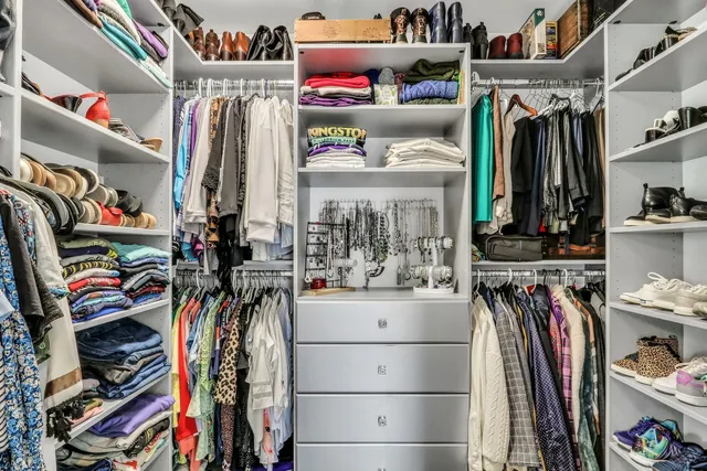 $3,950 | 3227 North Heritage Lane, Arlington Heights, IL 60004