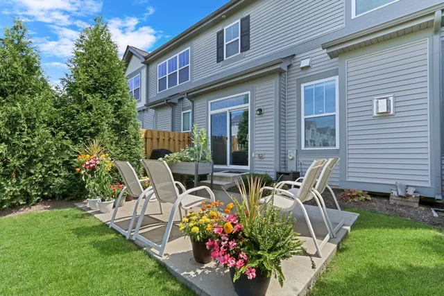 $3,950 | 3227 North Heritage Lane, Arlington Heights, IL 60004