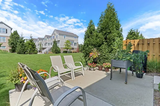 $3,950 | 3227 North Heritage Lane, Arlington Heights, IL 60004