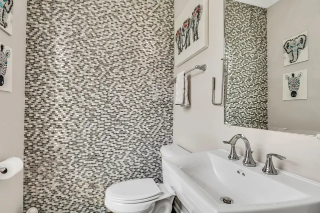 $3,950 | 3227 North Heritage Lane, Arlington Heights, IL 60004