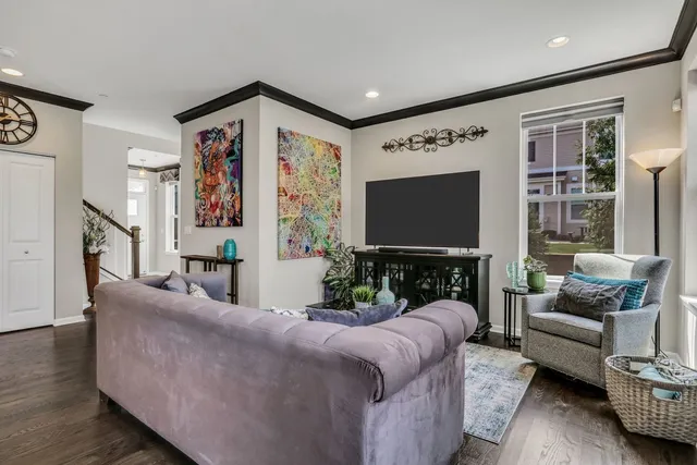 $3,950 | 3227 North Heritage Lane, Arlington Heights, IL 60004