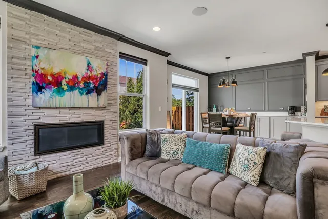 $3,950 | 3227 North Heritage Lane, Arlington Heights, IL 60004