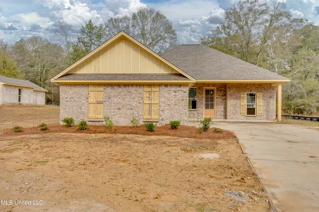 $344,999 | 105 Jasmine Cove Drive, Brandon, MS 39042