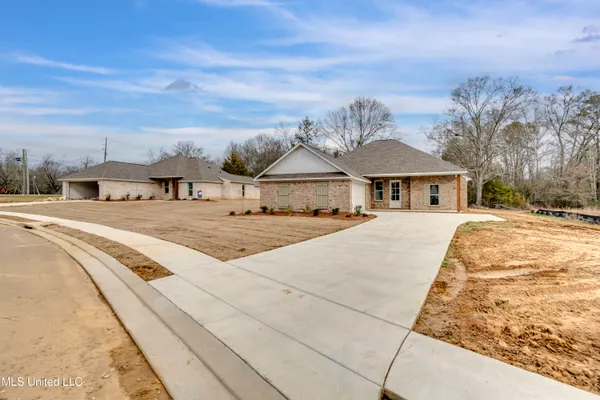 $339,999 | 105 Jasmine Cove Drive, Brandon, MS 39042