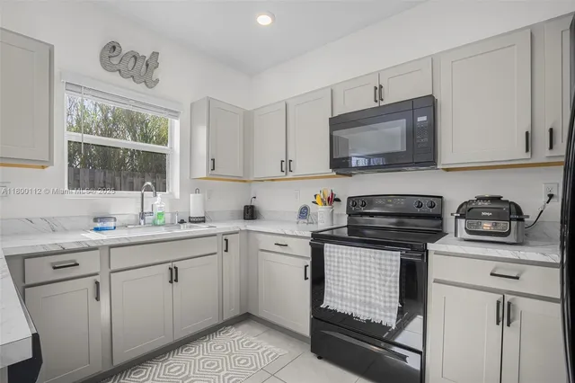 $359,900 | 550 Northeast 4th Avenue, Florida City, FL 33034