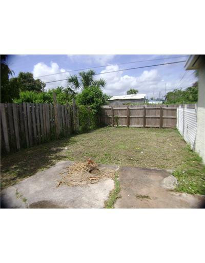 191 West 35th Street Riviera Beach, FL 33404 - Photo 11 of 15 Exterior Back