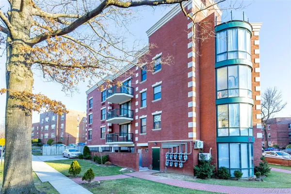 $4,600 | 55 South Middle Neck Road, Unit 4C, Great Neck, NY 11021