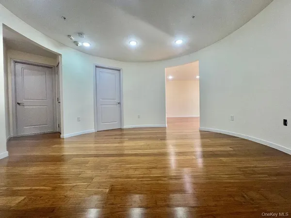 $4,600 | 55 South Middle Neck Road, Unit 4C, Great Neck, NY 11021