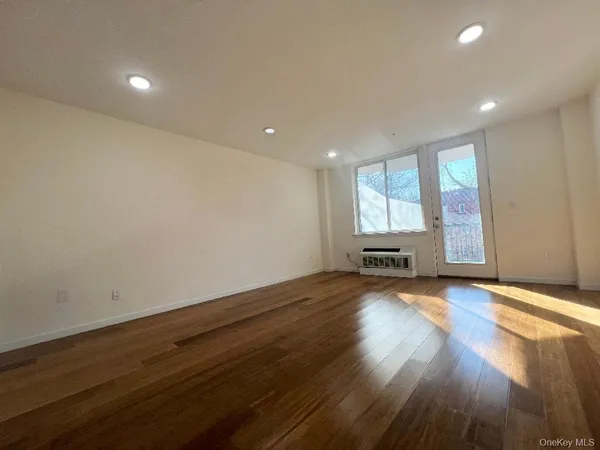 $4,600 | 55 South Middle Neck Road, Unit 4C, Great Neck, NY 11021