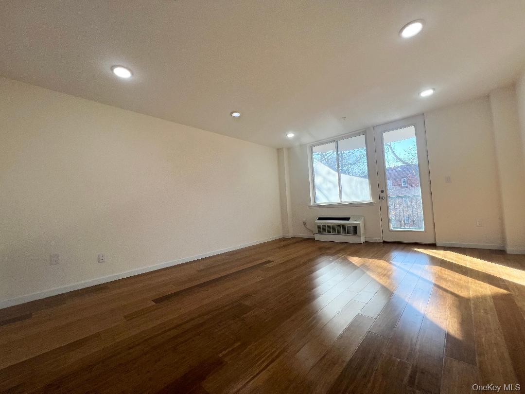 55 South Middle Neck Road, Unit 4C Great Neck, NY 11021 - Photo 3 of 12