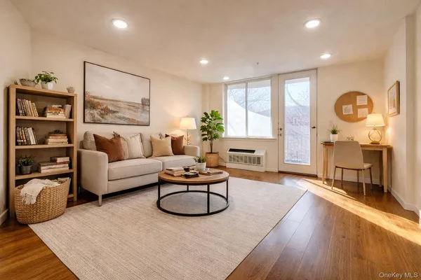 $4,600 | 55 South Middle Neck Road, Unit 4C, Great Neck, NY 11021