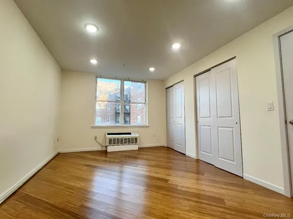 $4,600 | 55 South Middle Neck Road, Unit 4C, Great Neck, NY 11021