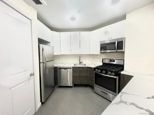 $4,600 | 55 South Middle Neck Road, Unit 4C, Great Neck, NY 11021