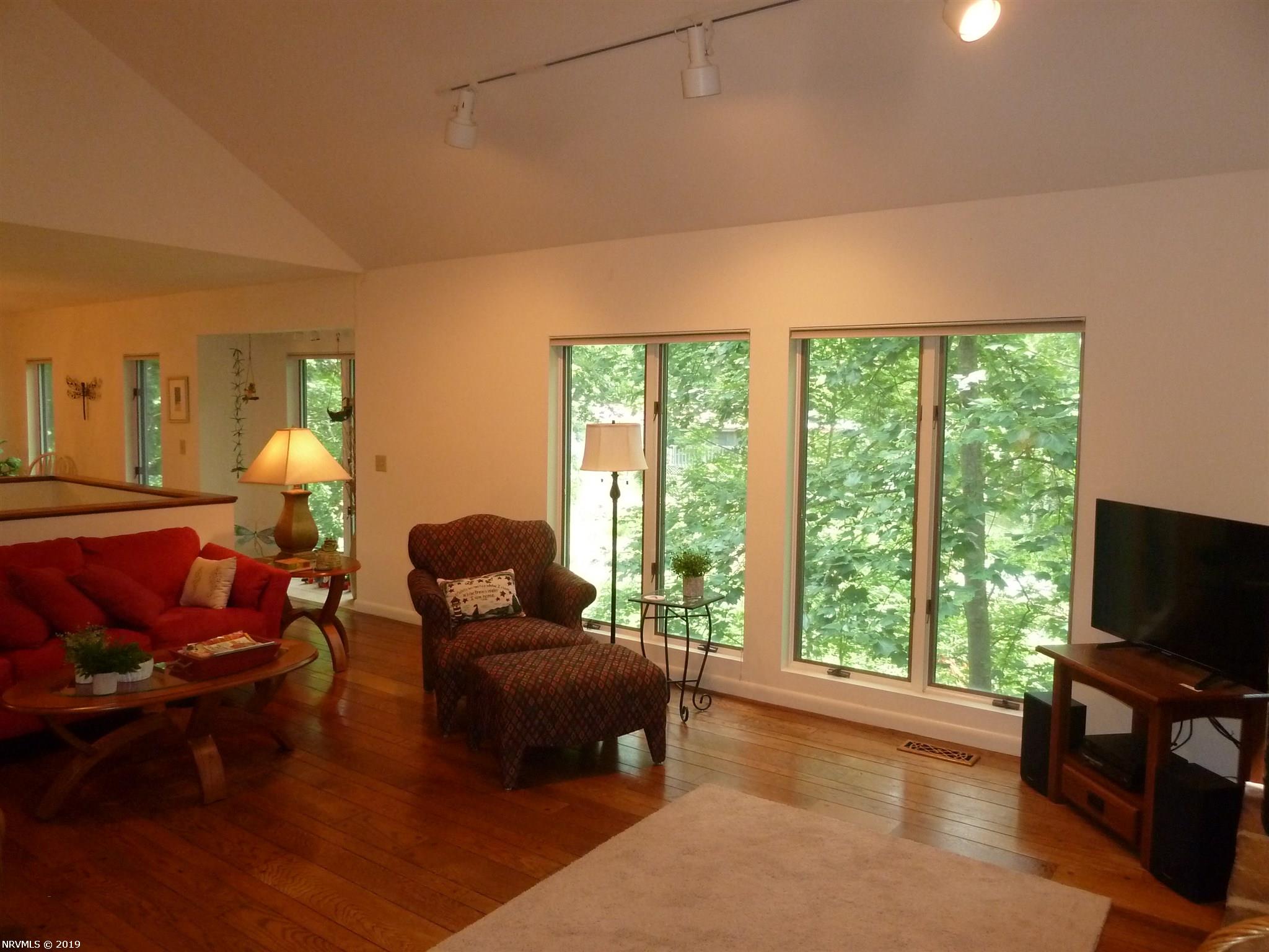 4665 Heavener Road Radford, VA 24141 - Photo 12 of 51 Gallery Image 12