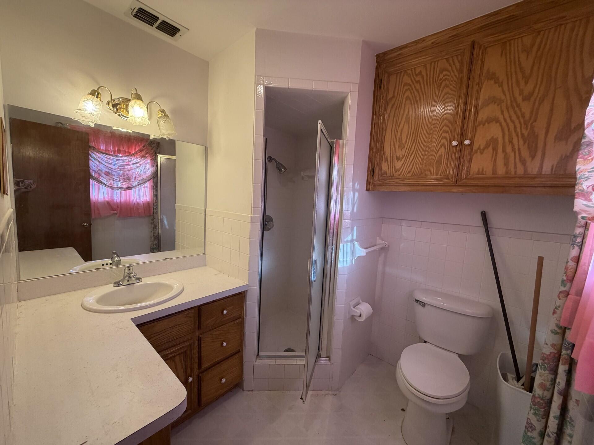 4510 48th Street Lubbock, TX 79414 - Photo 14 of 15 Primary Bath