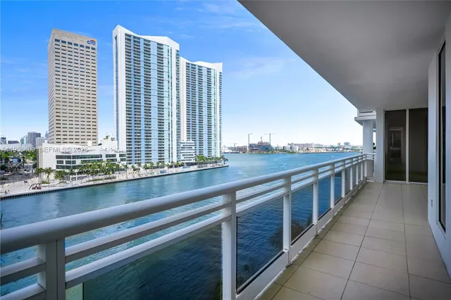 $5,900 | 901 Brickell Key Boulevard, Unit 805, Miami, FL 33131