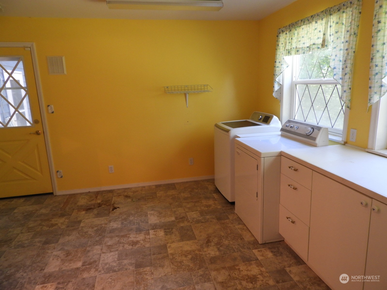 8524 Delphi Road Southwest Olympia, WA 98512 - Photo 9 of 16 Gallery Image 9