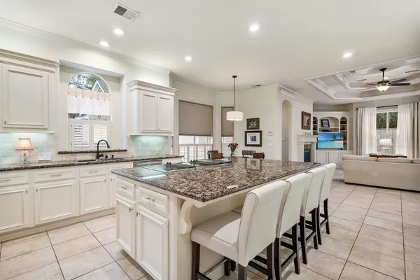 $7,400 | 2 Lenox Hill Drive, The Woodlands, TX 77382