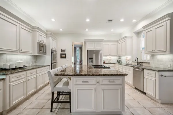 $7,400 | 2 Lenox Hill Drive, The Woodlands, TX 77382