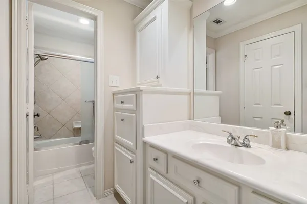 $7,400 | 2 Lenox Hill Drive, The Woodlands, TX 77382