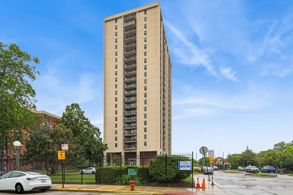 $127,500 | 2901 South Michigan Avenue, Unit 1404, Chicago, IL 60616