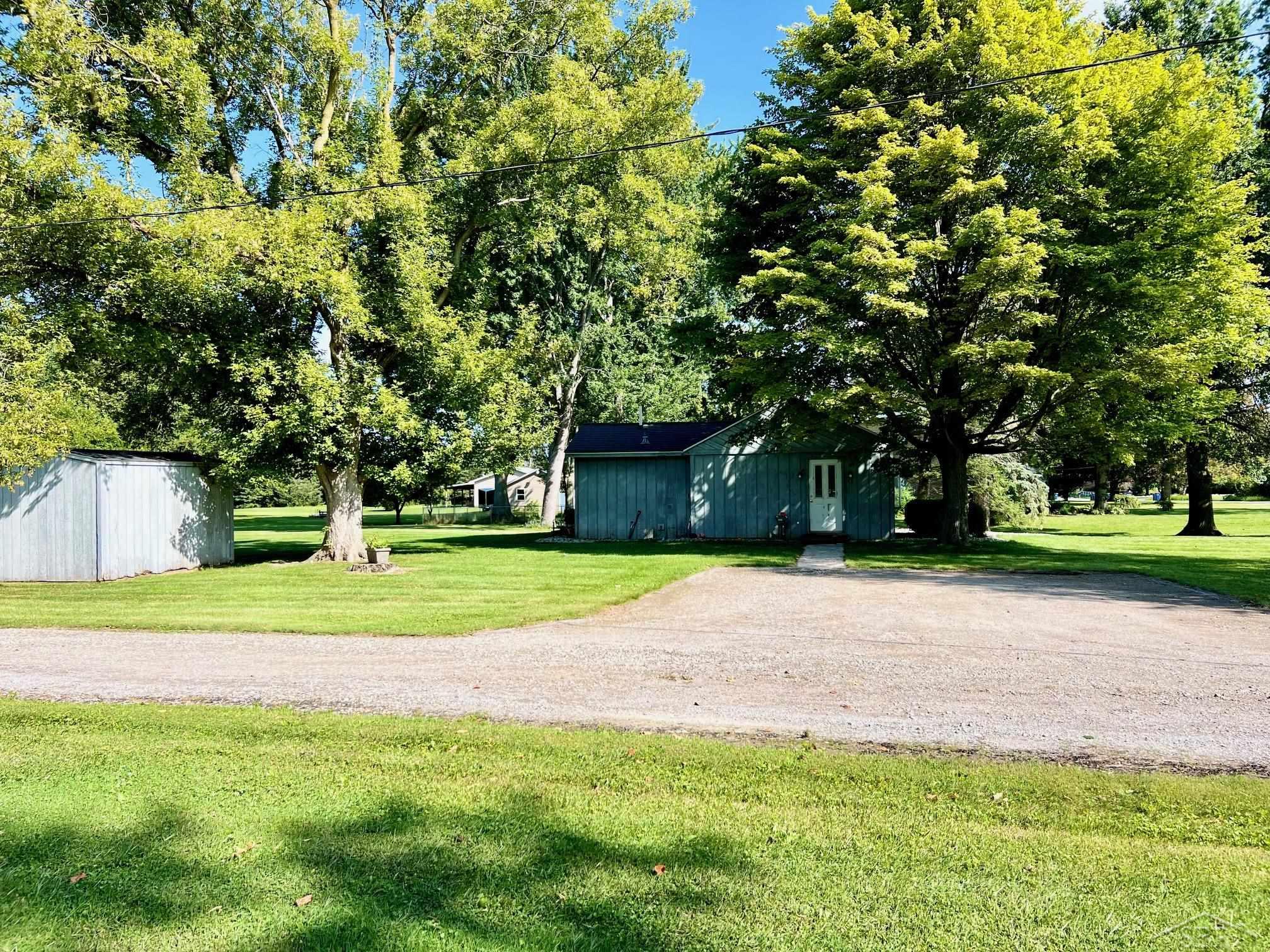 3675 Hackett Road Saginaw, MI 48603 - Photo 3 of 31 50167217-2C75B212-0F99-4AE2-AE37-6E87954D6E9B.JPG