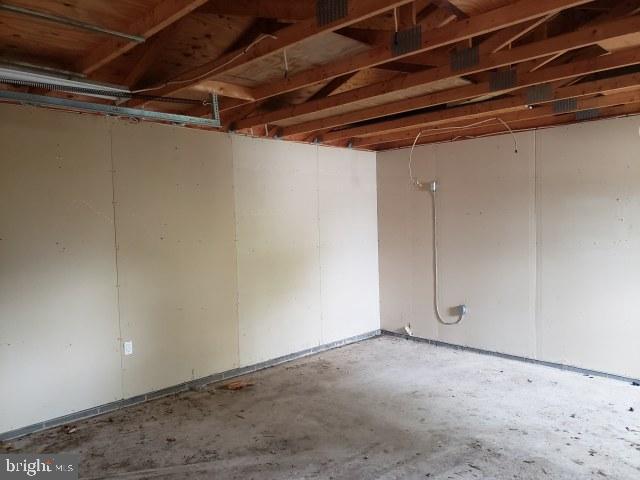 8216 Longpoint Road Baltimore, MD 21222 - Photo 15 of 17 Garage