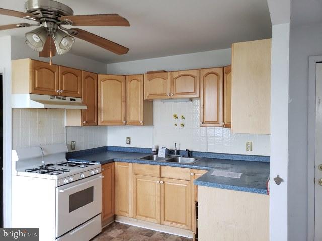 8216 Longpoint Road Baltimore, MD 21222 - Photo 4 of 17 Kitchen