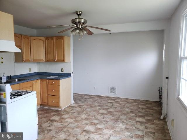 8216 Longpoint Road Baltimore, MD 21222 - Photo 5 of 17 Kitchen