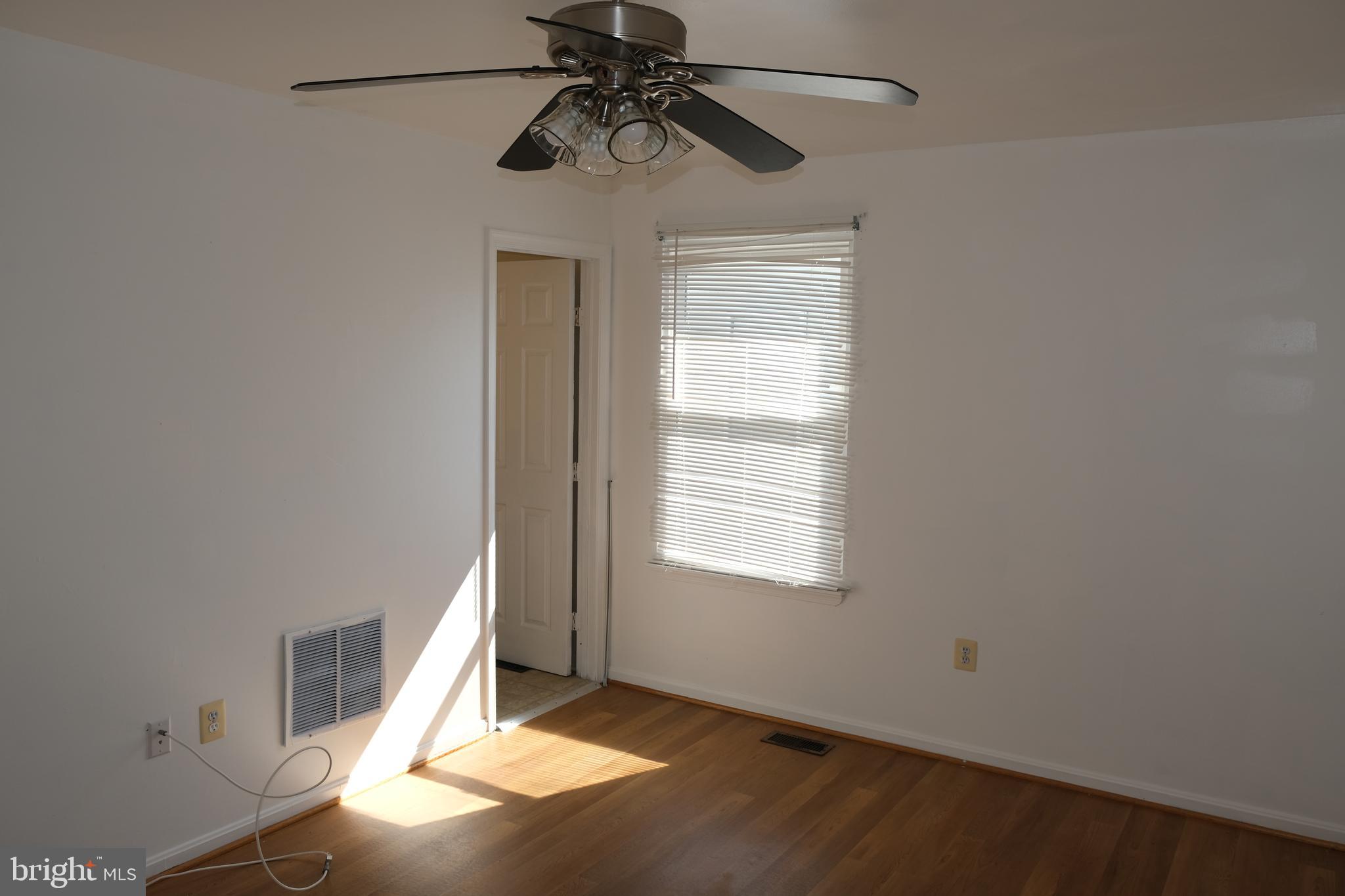 7802 East Shore Road Pasadena, MD 21122 - Photo 16 of 29 Gallery Image 16