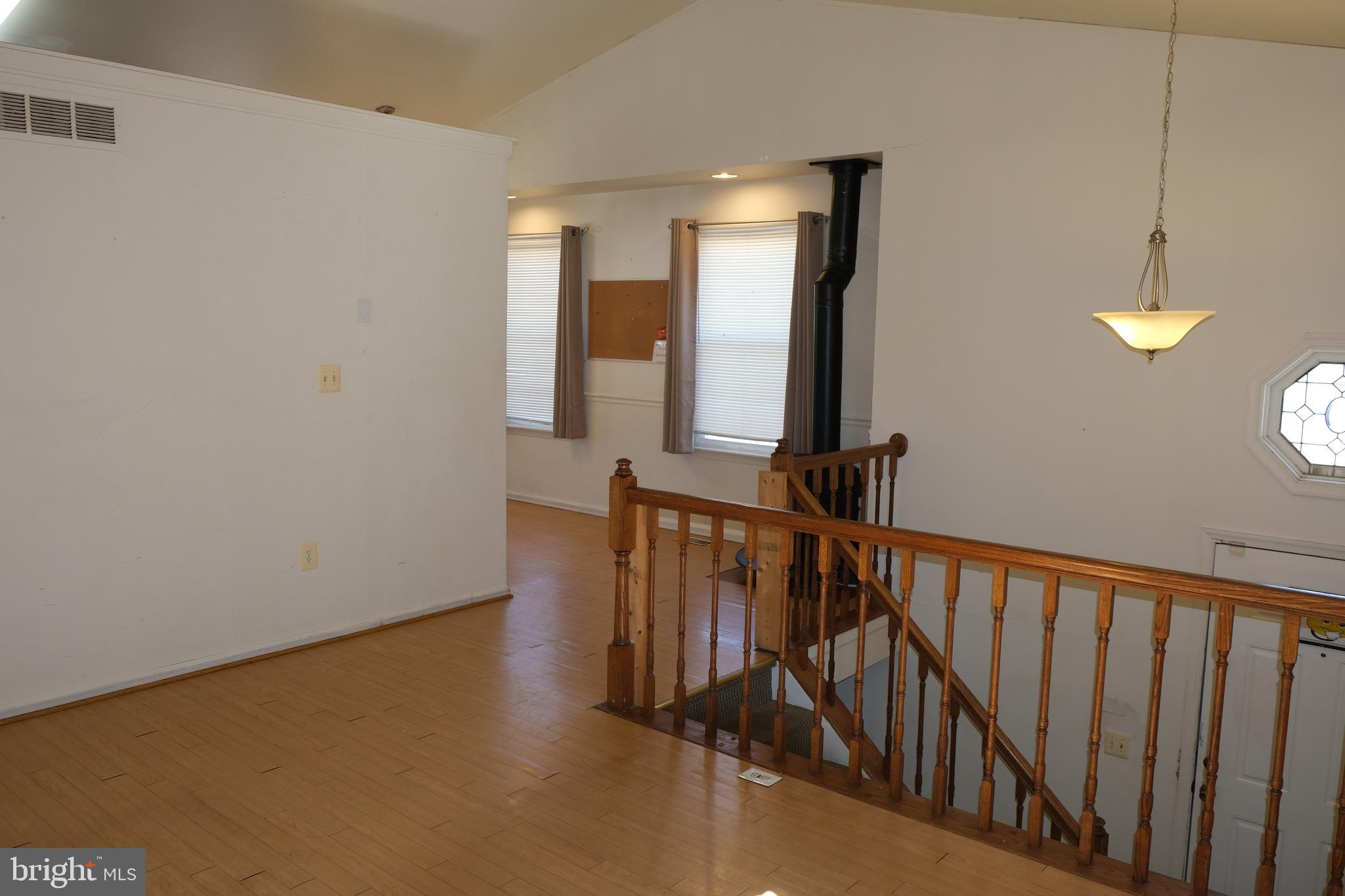 7802 East Shore Road Pasadena, MD 21122 - Photo 4 of 29 Gallery Image 4