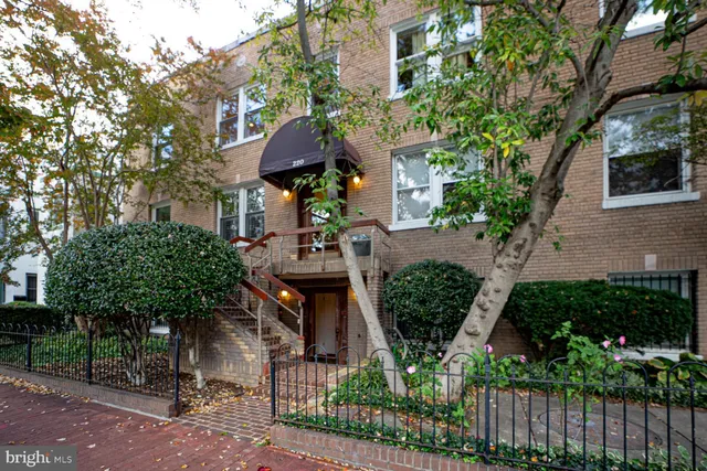 $588,000 | 220 13th Street Southeast, Unit 24, Washington, DC 20003