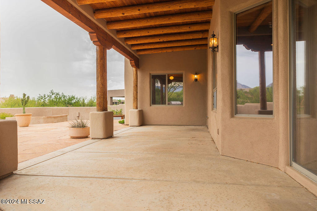 771 West Sedona Ridge Place Oro Valley, AZ 85755 - Photo 13 of 22 a view of an empty room and a window