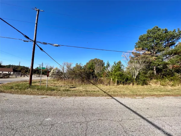 a view of a yard with an trees