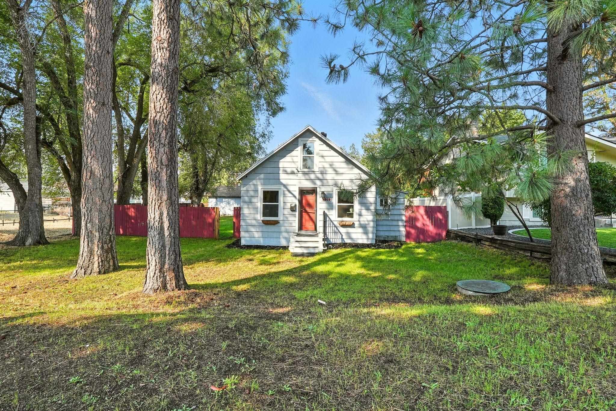 5919 North Howard Street Spokane, WA 99205 - Photo 2 of 23