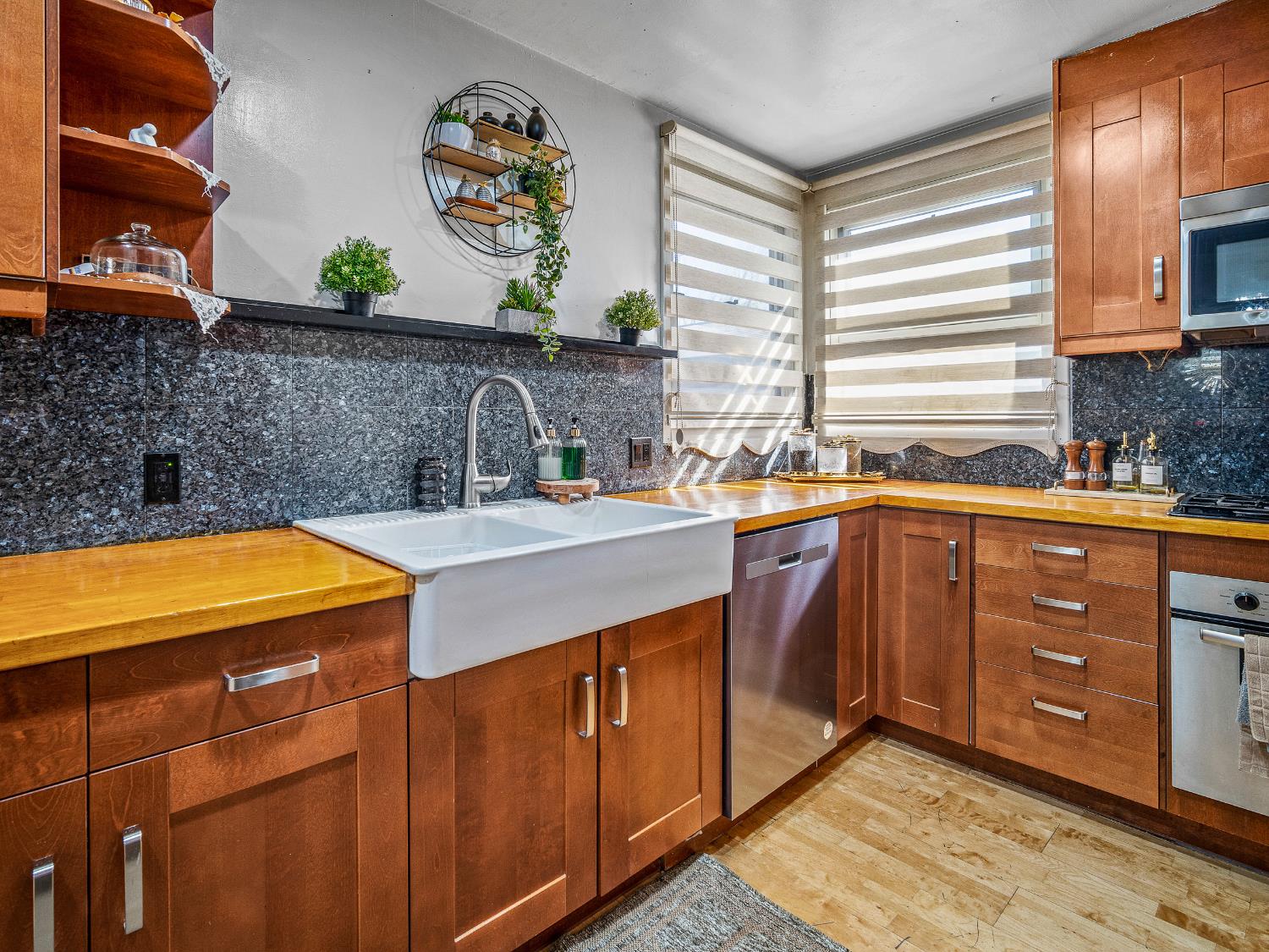 2580 Roslyn Way Sacramento, CA 95821 - Photo 11 of 28