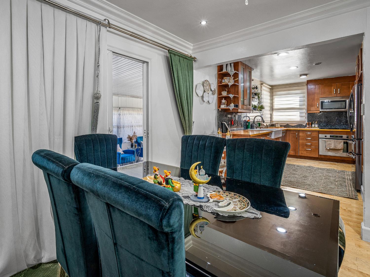 2580 Roslyn Way Sacramento, CA 95821 - Photo 9 of 28