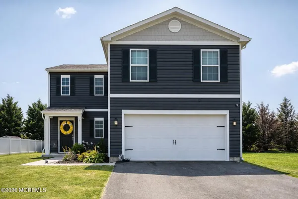 a front view of house with yard